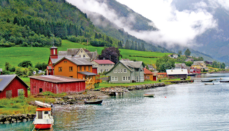 Wnwq-norway-walking